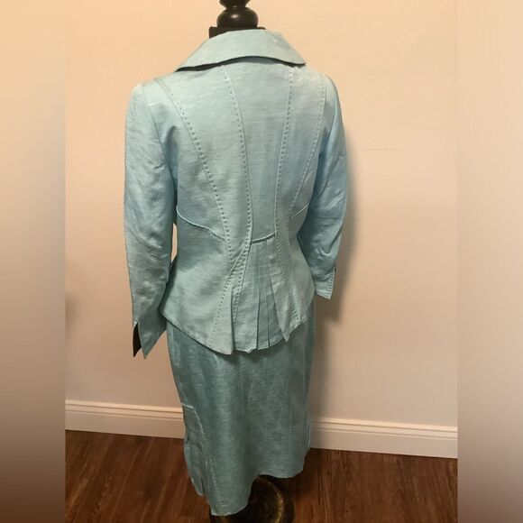This Carlisle two-piece 100% silk skirt suit size 2 formal holiday New Year’s - Picture 3 of 15